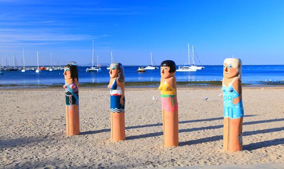 吉隆彩繪木偶樁 Geelong Bollard Figures
